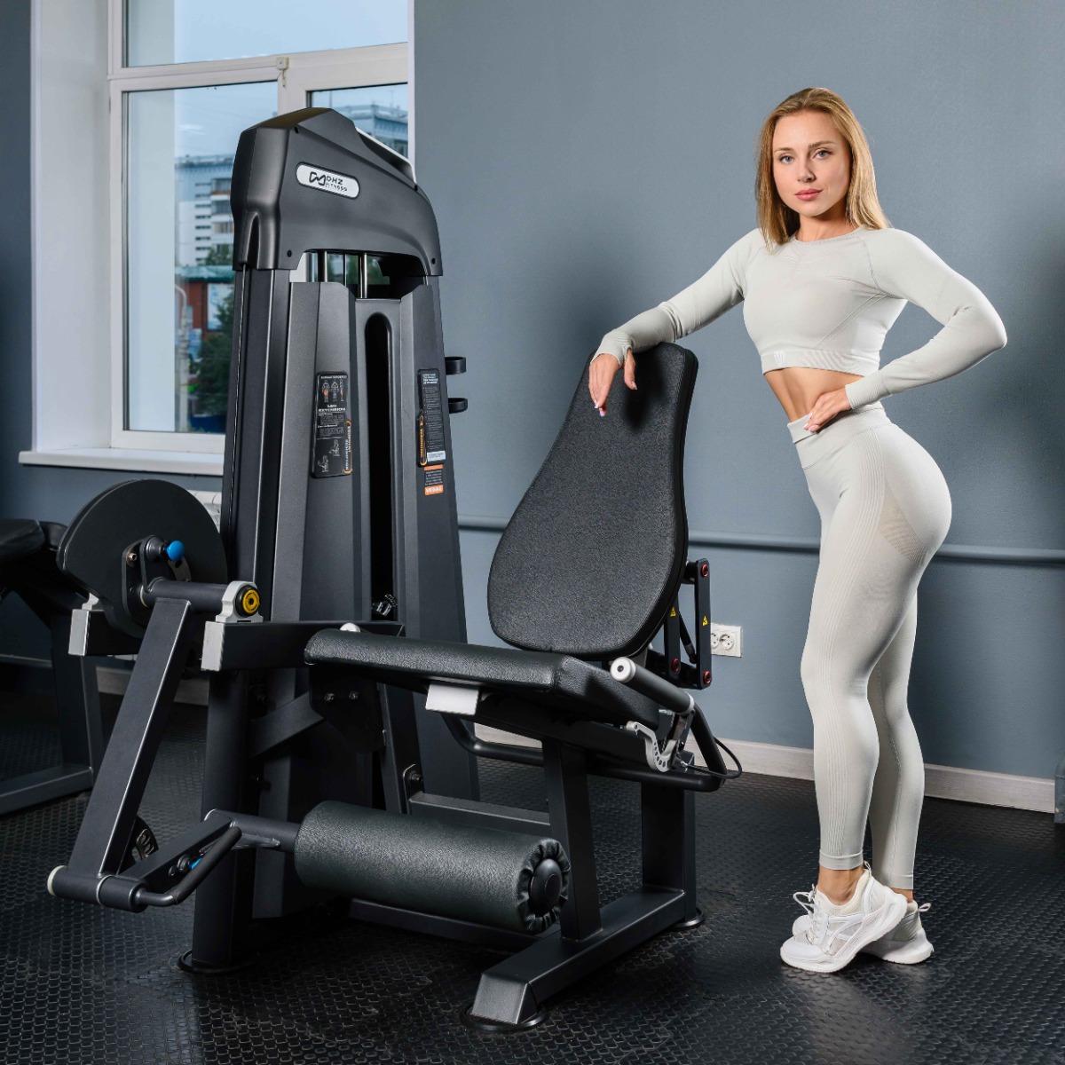U3002C Разгибание ног сидя. Стек 109 кг — изображение 5